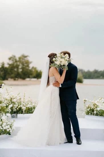 The Wedding Sneak-in thumbnail