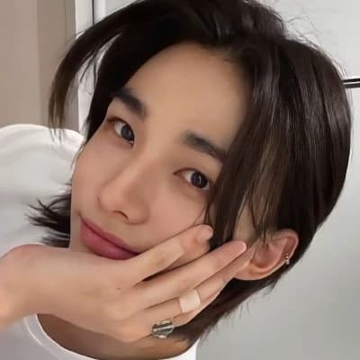 Hyunjin Hwang thumbnail