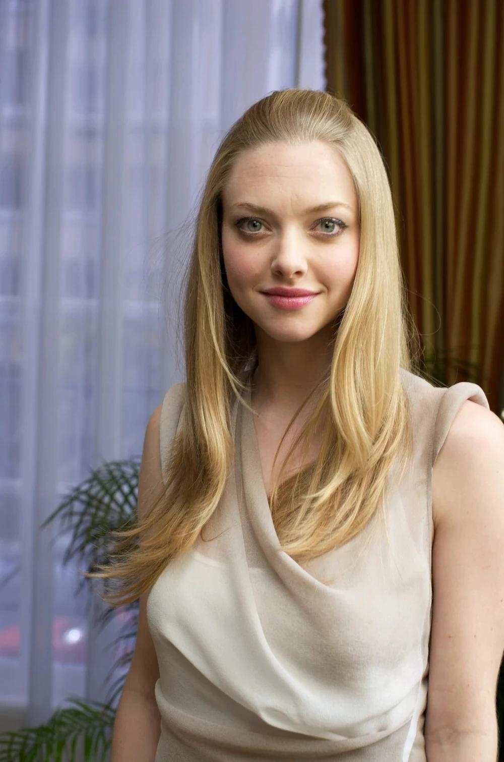 Amanda seyfried  thumbnail