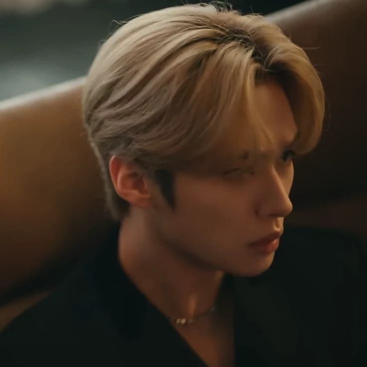 Lee Know thumbnail