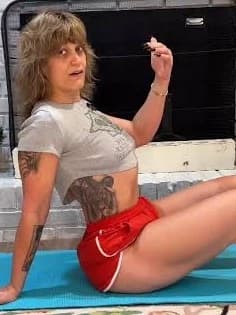 Dee thumbnail