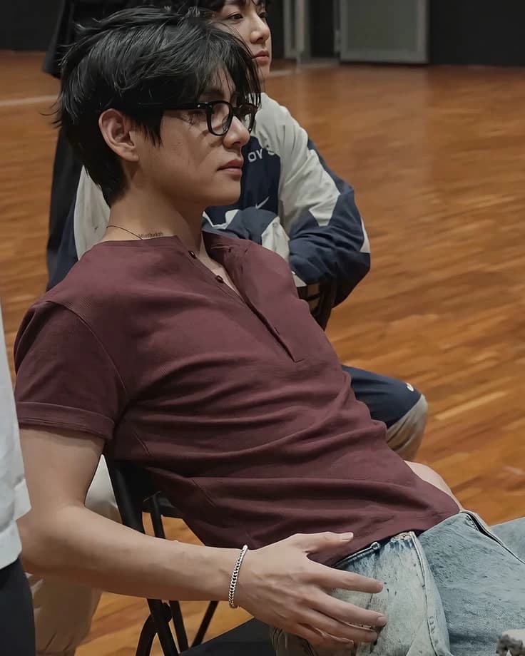 Kim Taehyung thumbnail