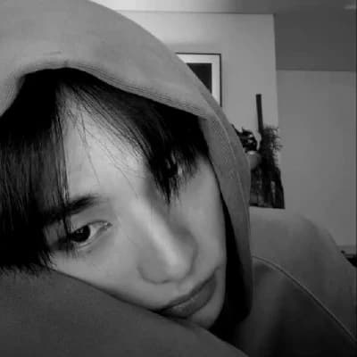HWANG HYUNJIN thumbnail