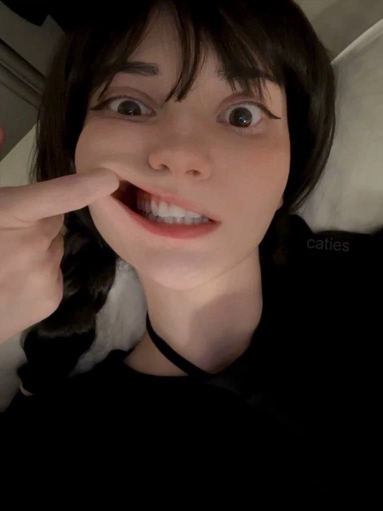 Courtney - Annoying thumbnail