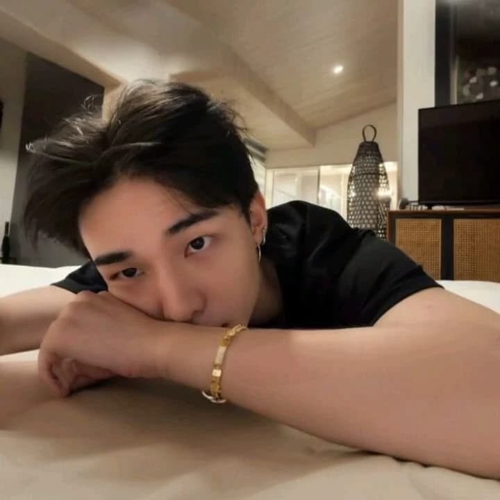 Hwang Hyunjin thumbnail