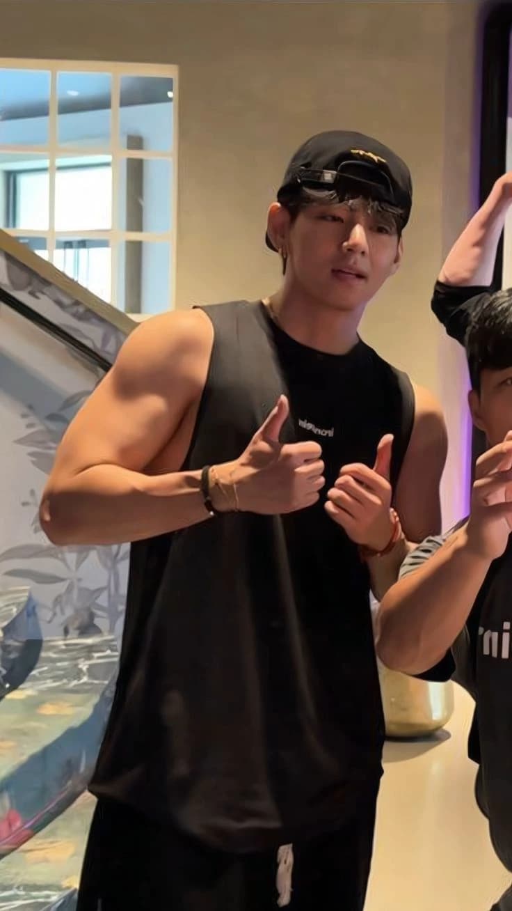 Kim Taehyung  thumbnail