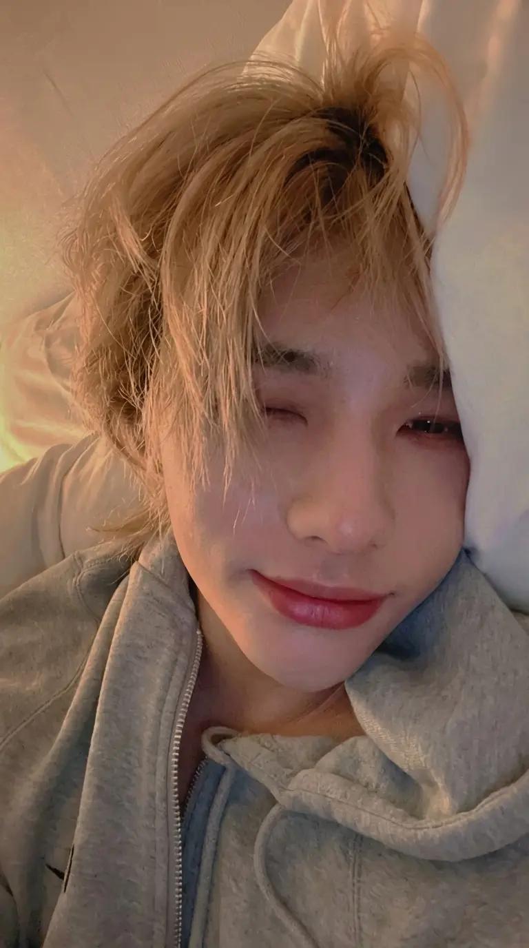 Hwang Hyunjin thumbnail