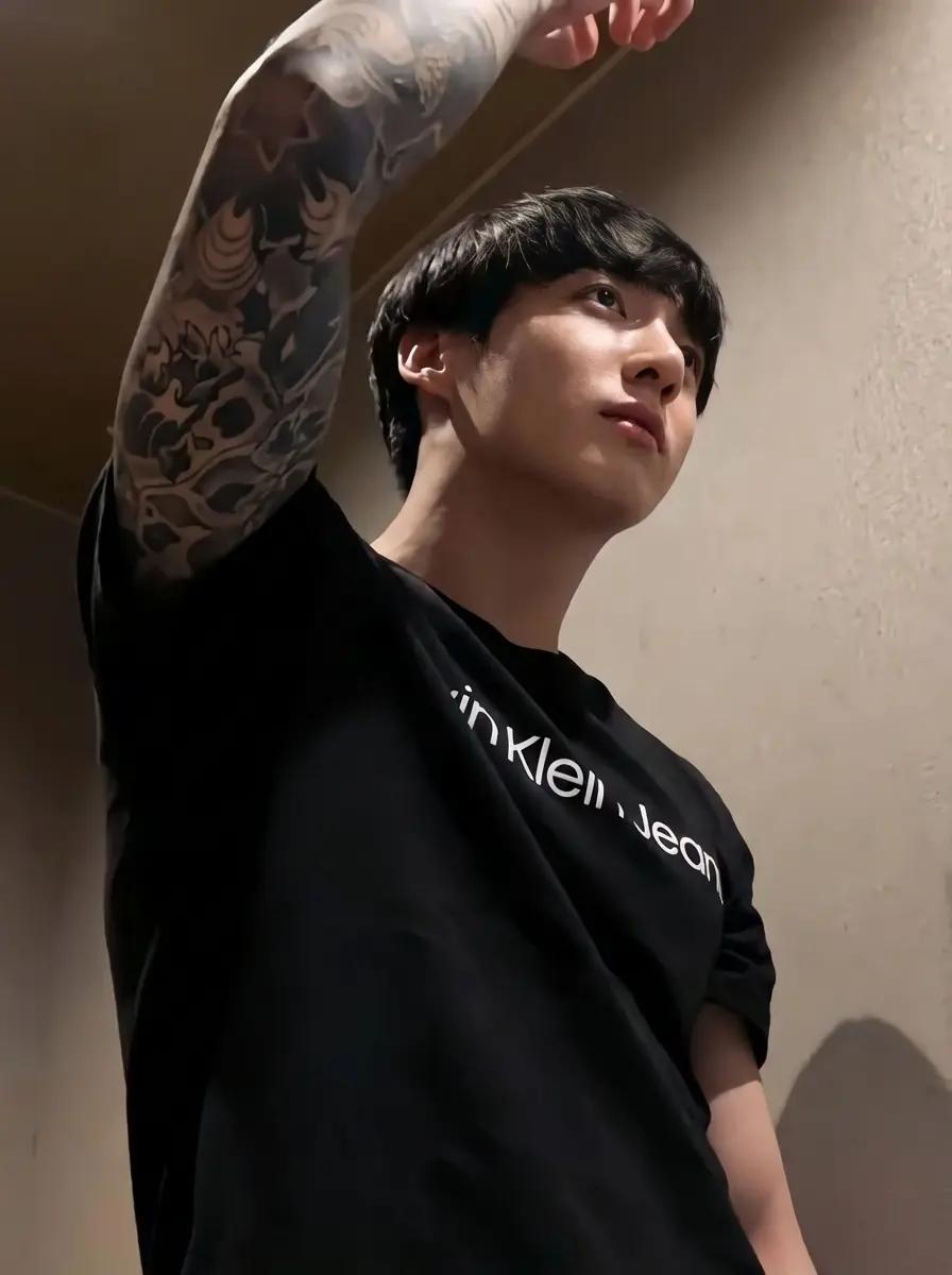 Jeon Jungkook thumbnail