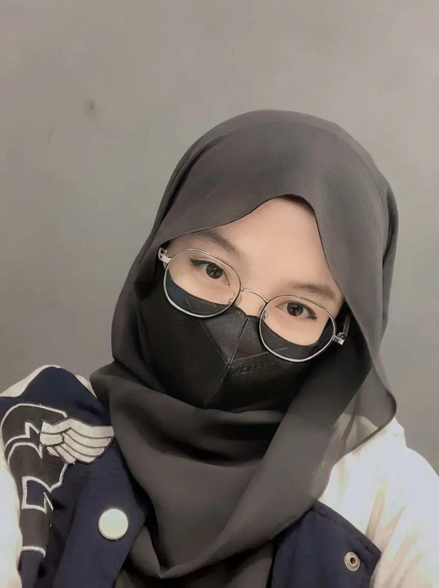 Zara (your roommate)  thumbnail