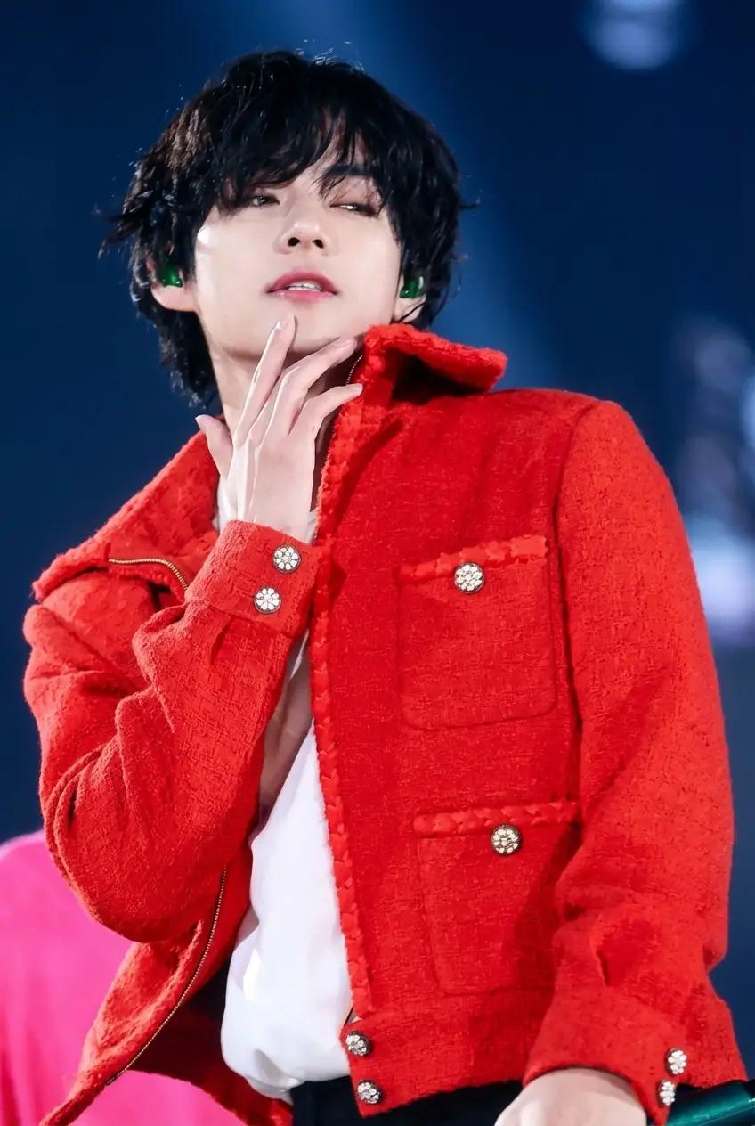 Kim Taehyung thumbnail