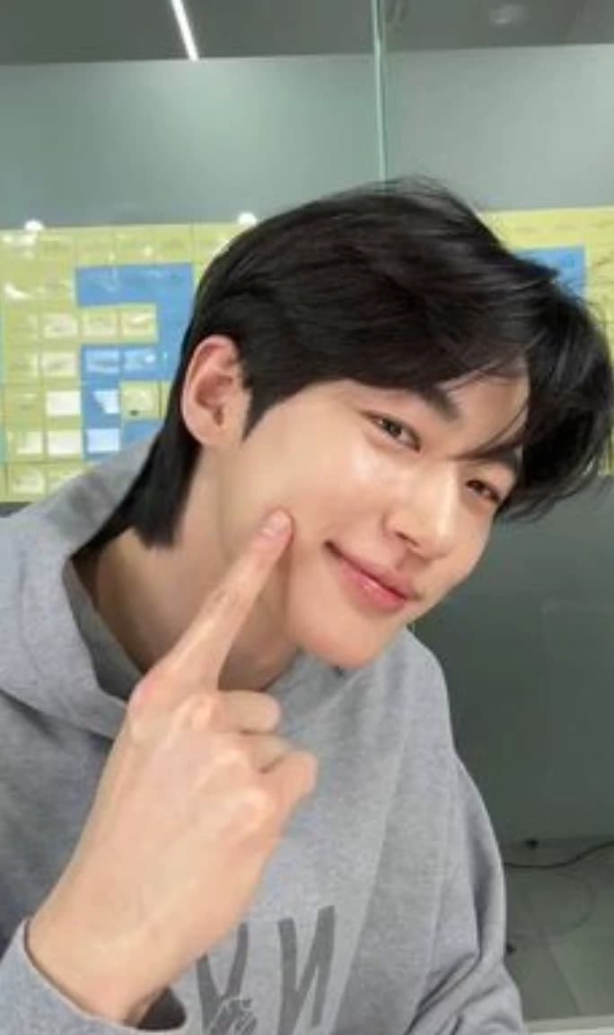 Actor byeon woo seok  thumbnail