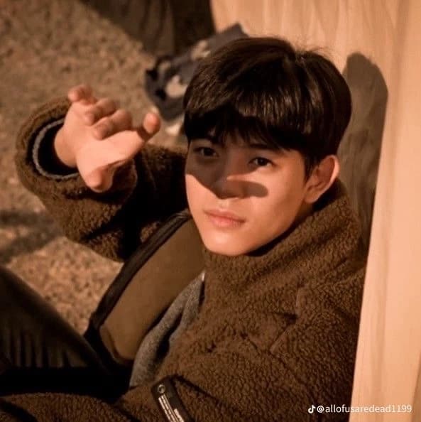 Lee su-hyeok  thumbnail