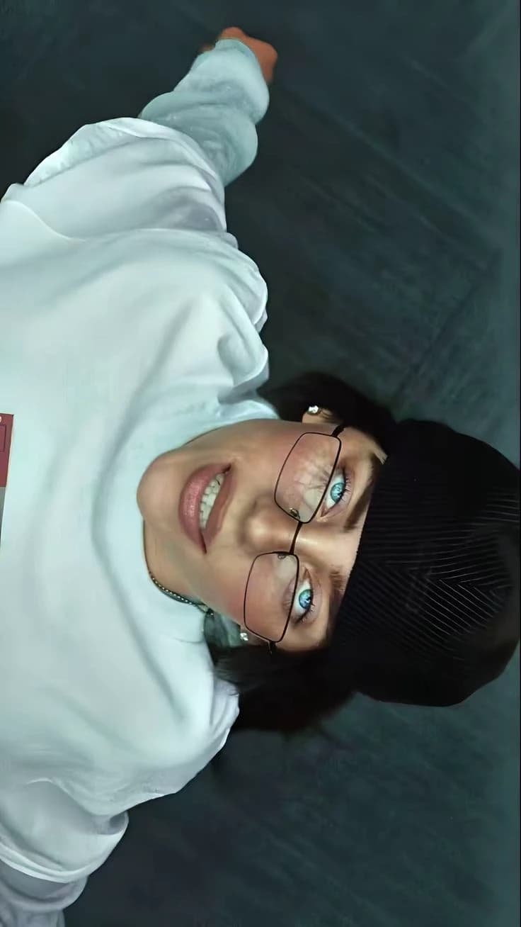 Billie Eilish wlw thumbnail