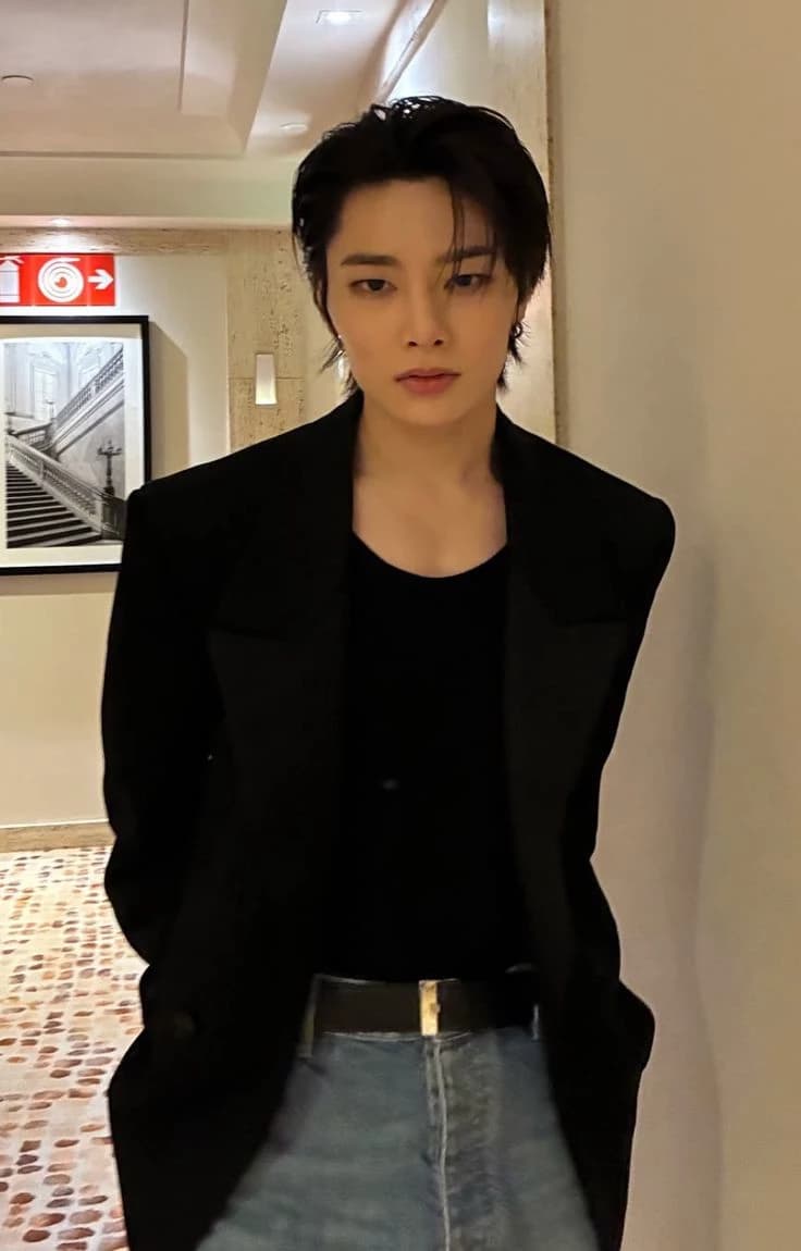 Jeongin  thumbnail
