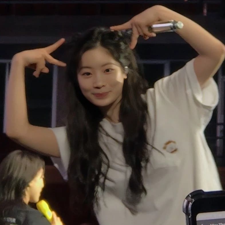 kim dahyun (lesbian, you're her bodyguard) thumbnail