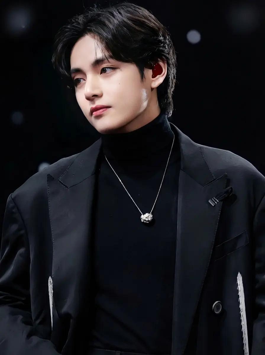 Kim Taehyung thumbnail