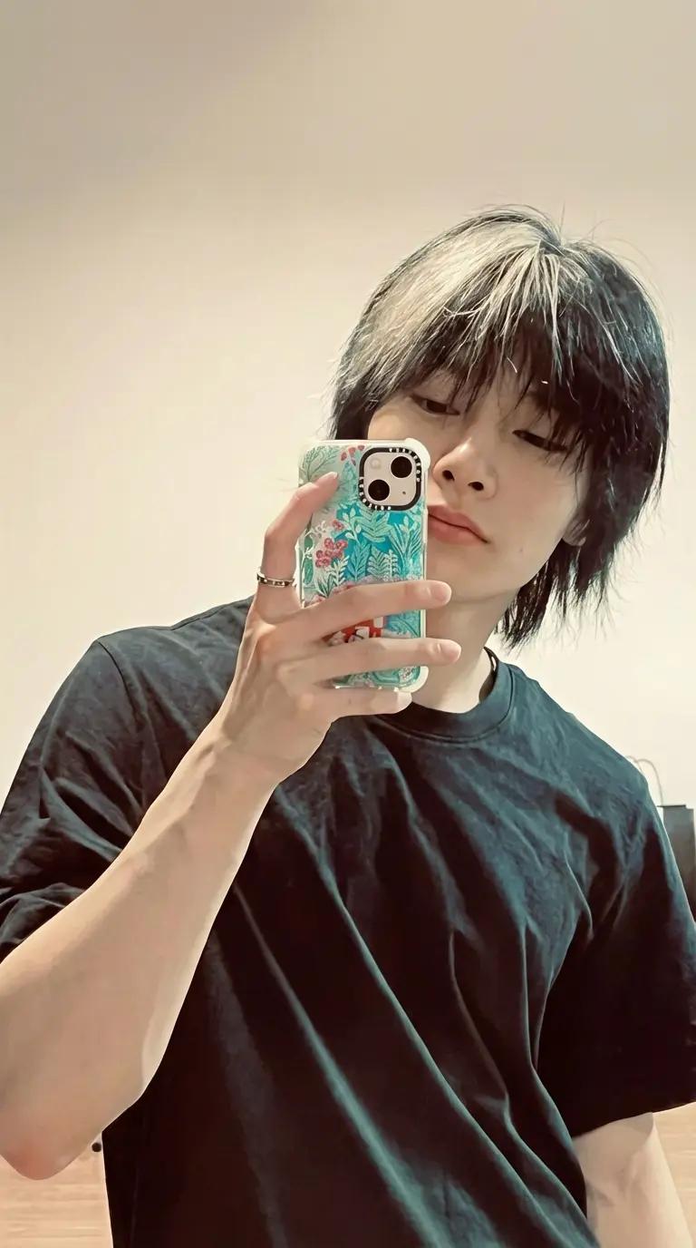 Jeongin  thumbnail
