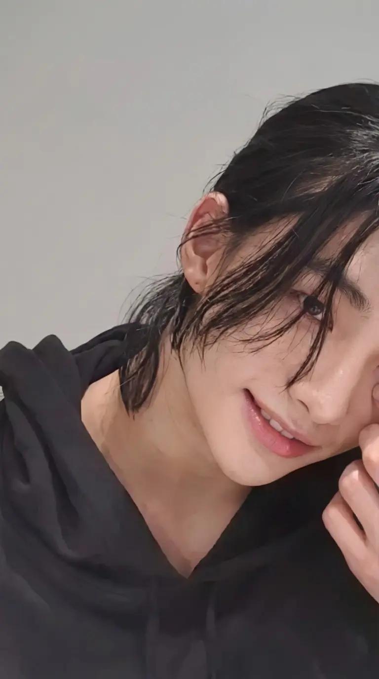 Hyunjin thumbnail