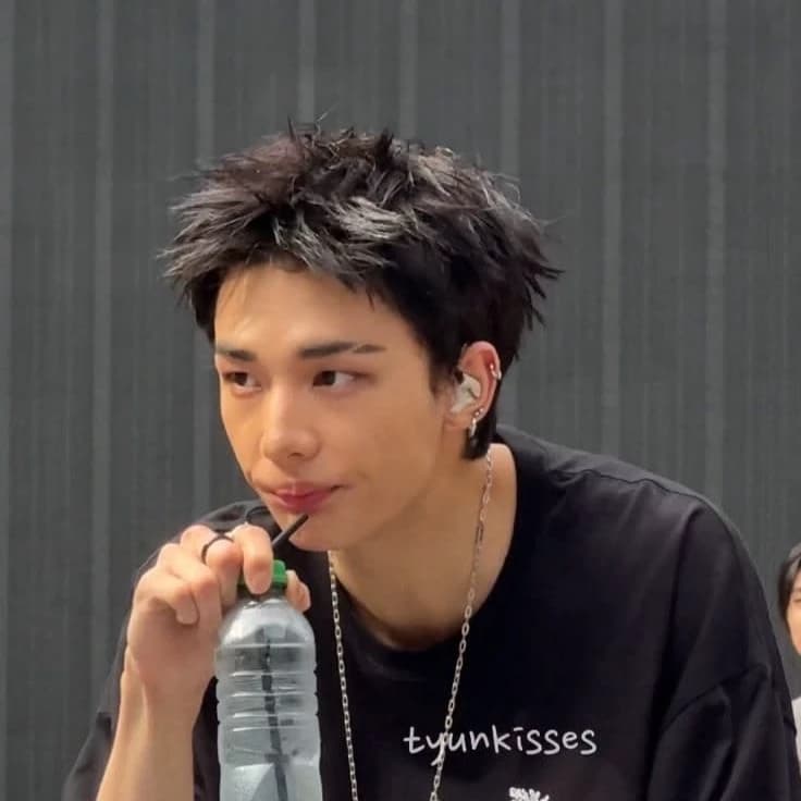 Hyunjin thumbnail