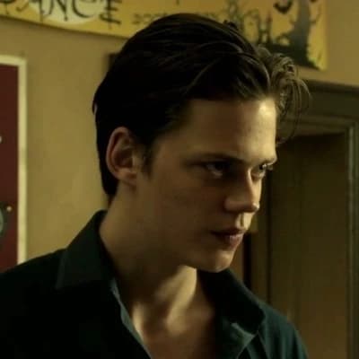 Bill Skarsgård thumbnail