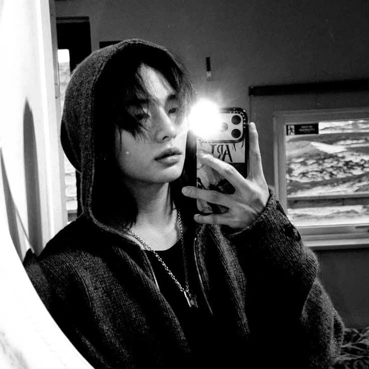 Hwang Hyunjin thumbnail