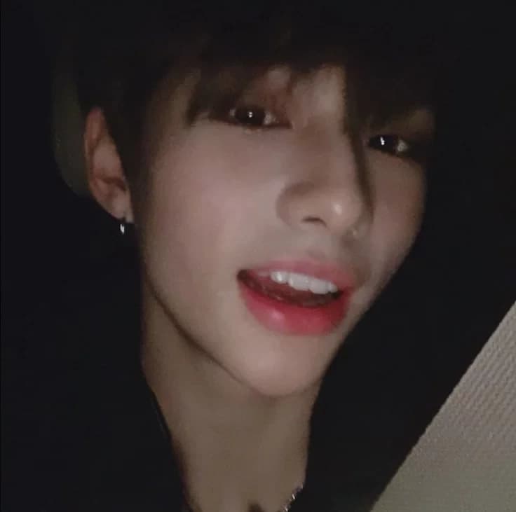 Hwang Hyunjin thumbnail