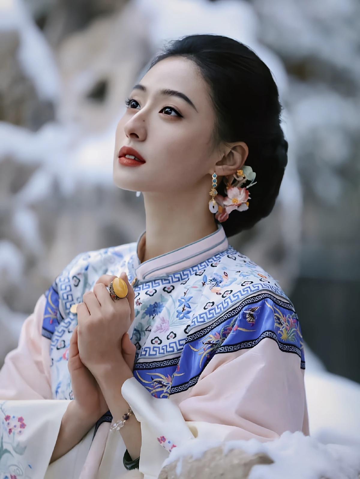 胡连馨 thumbnail