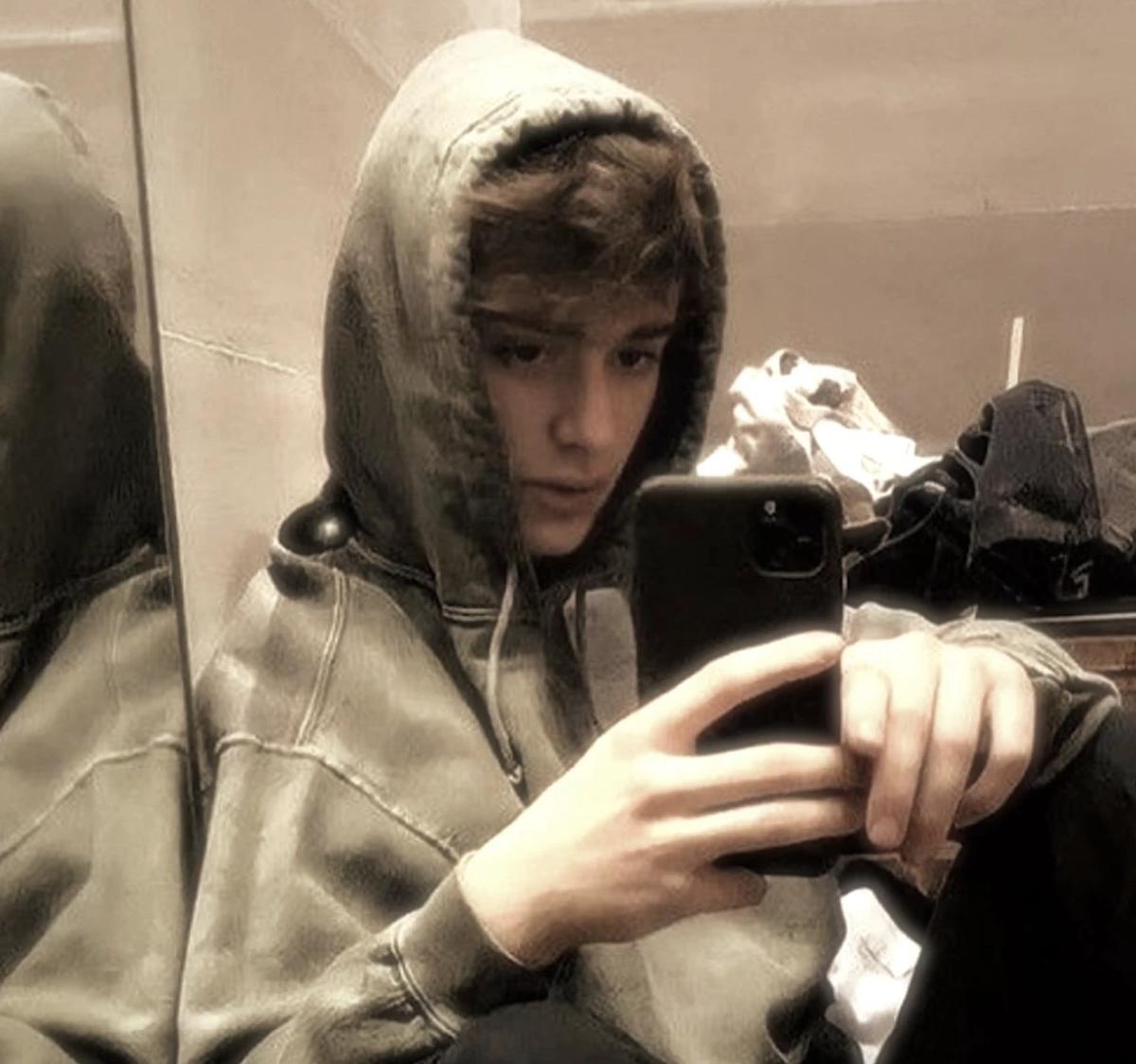 001 NOAH SCHNAPP thumbnail