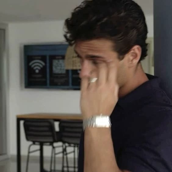 Alex  thumbnail