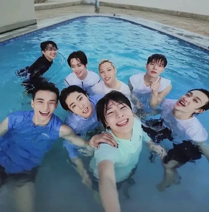 Stray Kids thumbnail