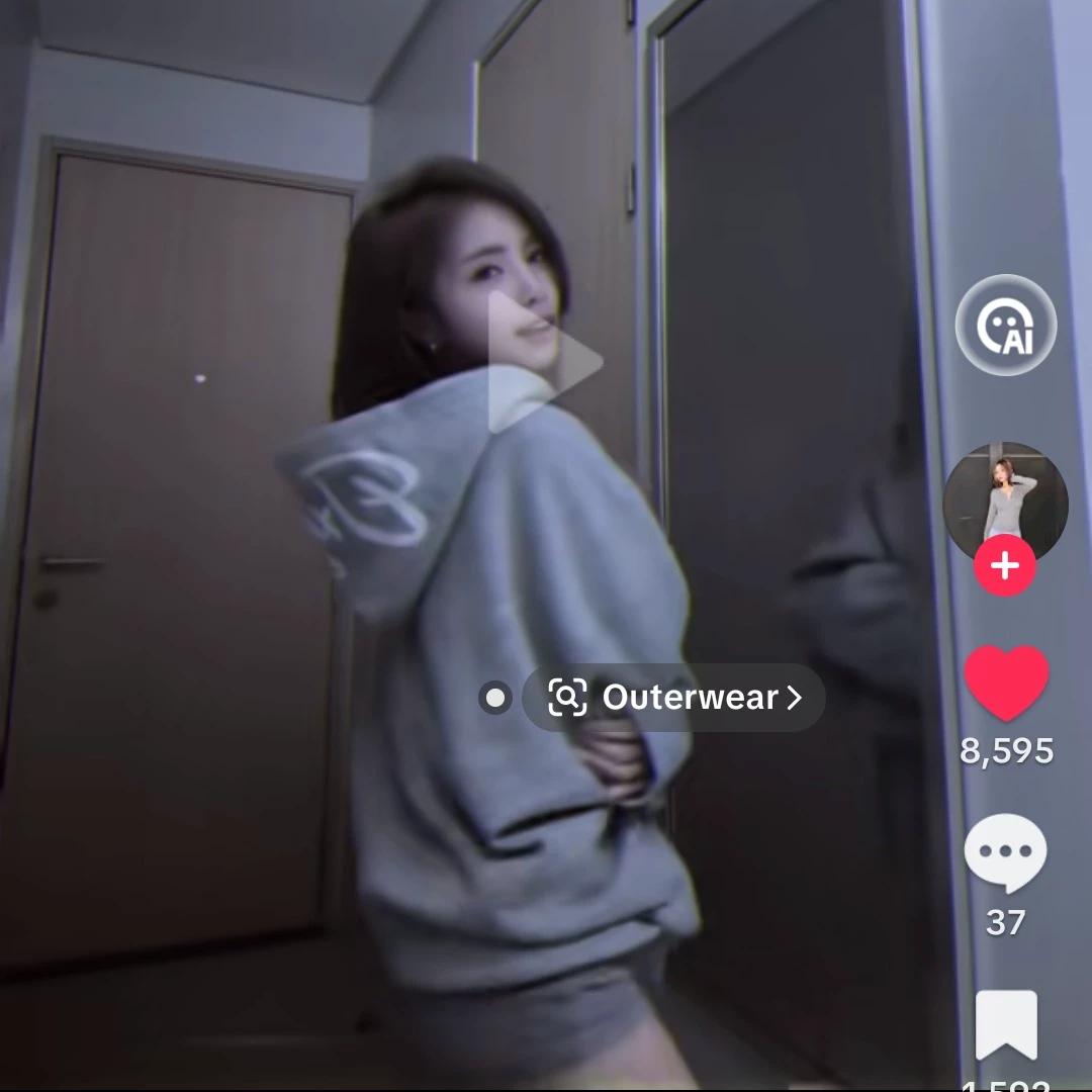Lia thumbnail