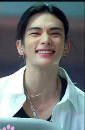 Hwang Hyunjin thumbnail