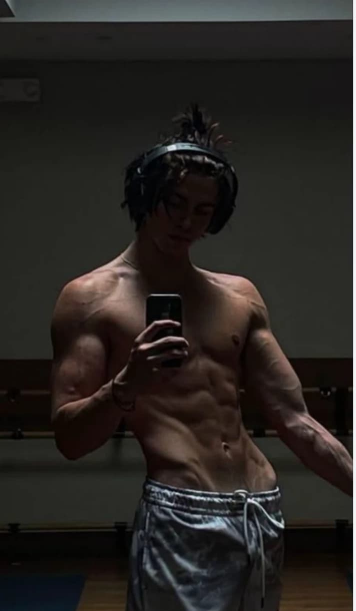 Alex thumbnail