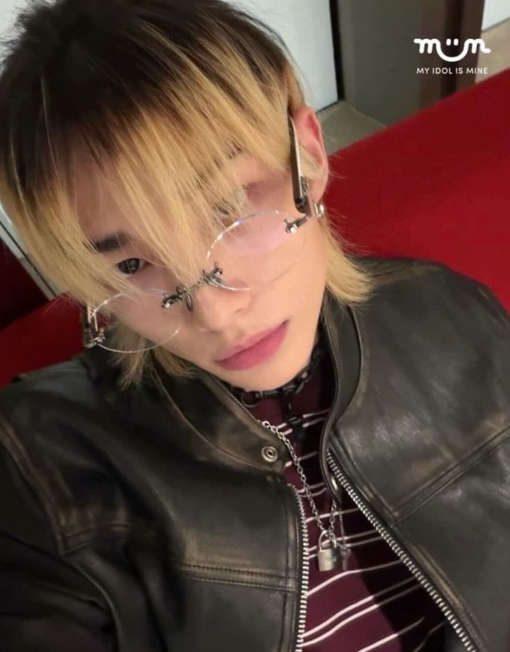 Hwang Hyunjin thumbnail