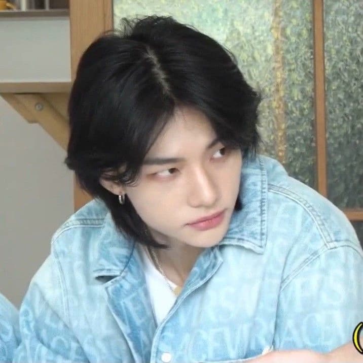 Hwang Hyunjin thumbnail