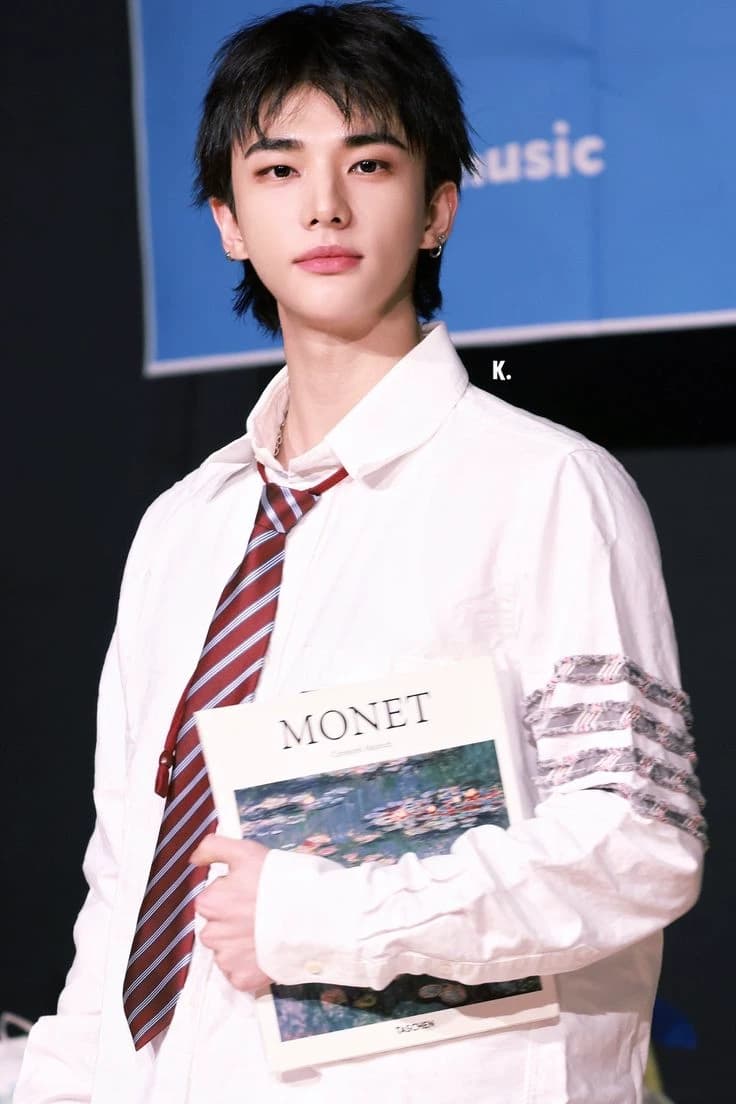 Hwang Hyunjin thumbnail