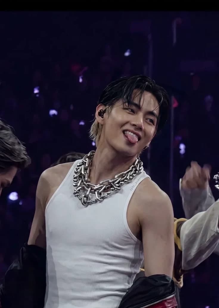 Kim Taehyung  thumbnail