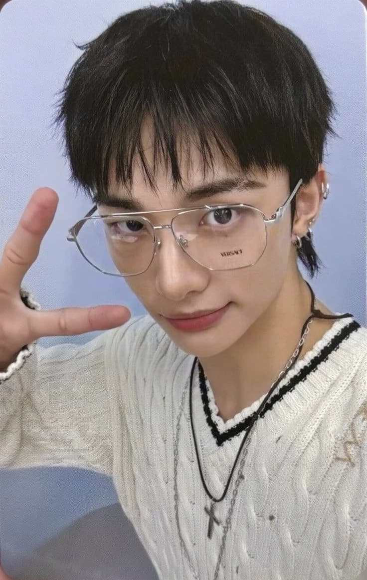 Hyunjin 🍡 thumbnail