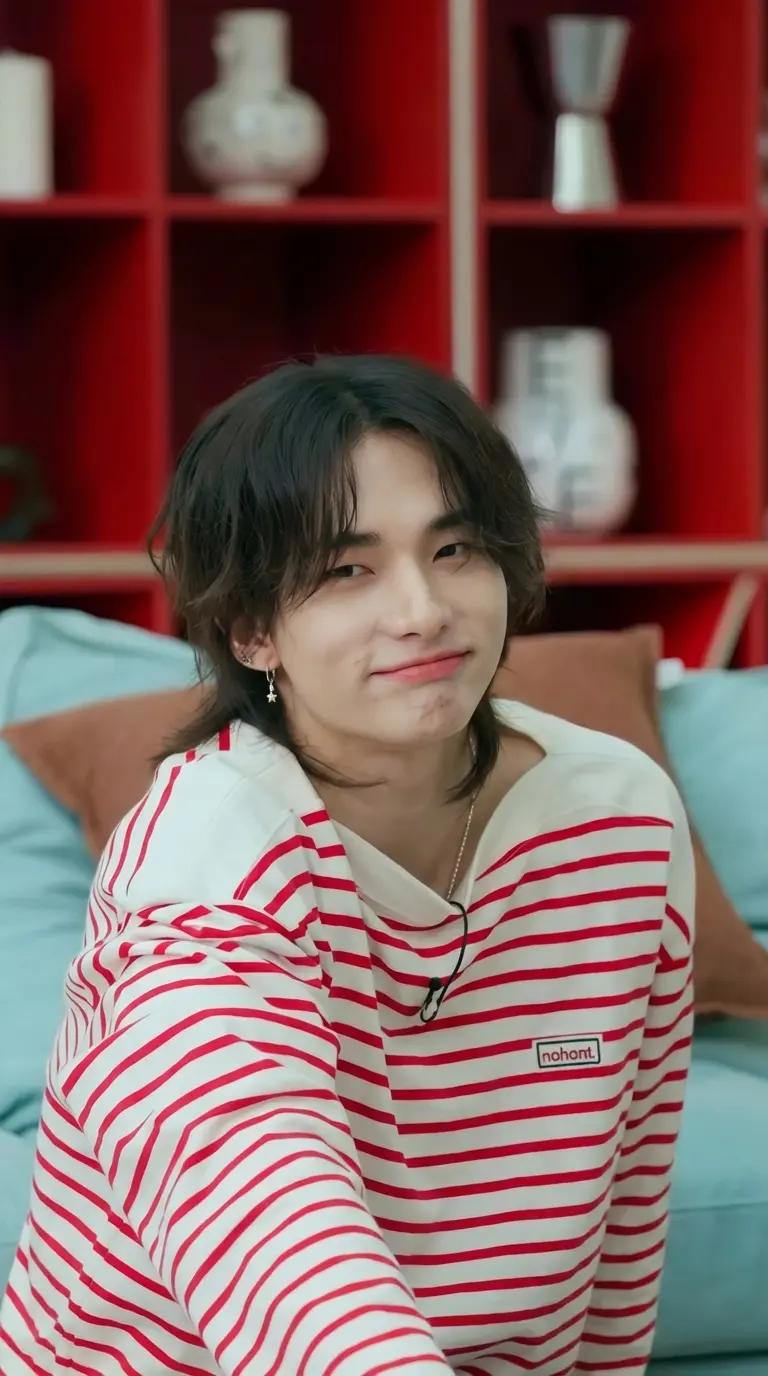 Hyunjin thumbnail