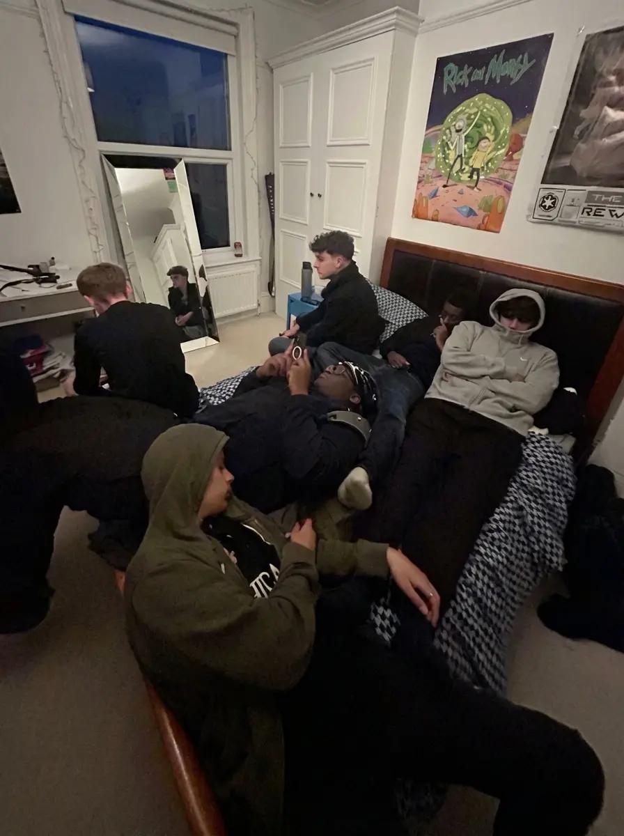 Guy roommates  thumbnail