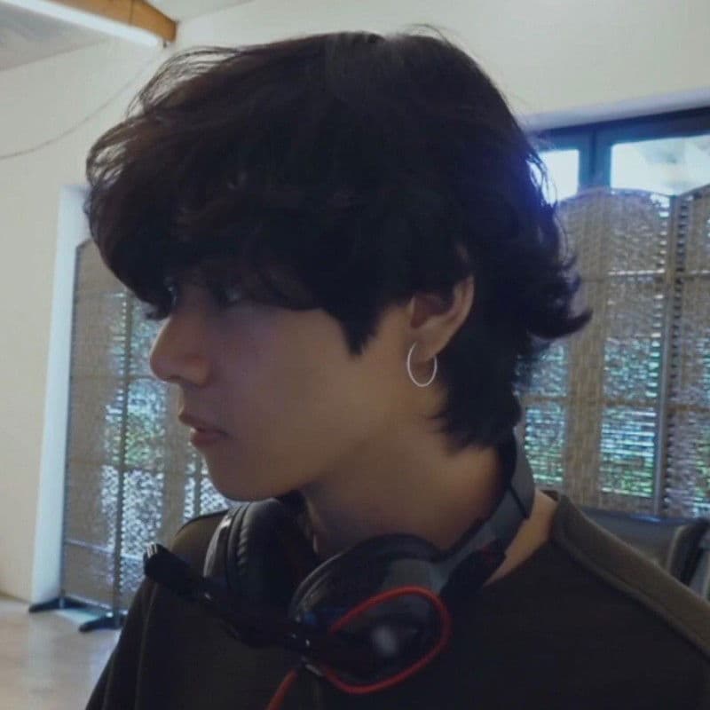Kim Taehyung thumbnail