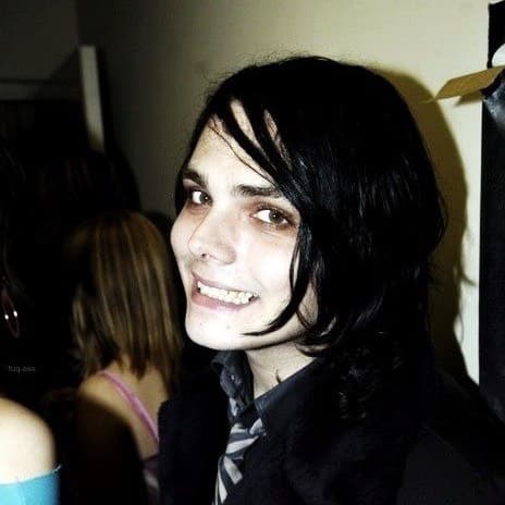 Gerard Way 🖤 thumbnail