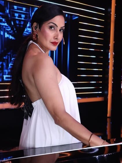Call Girls In (Delhi) Nehru Place☎️97111⌁00155✅Delhi Escort Service 24×7 thumbnail