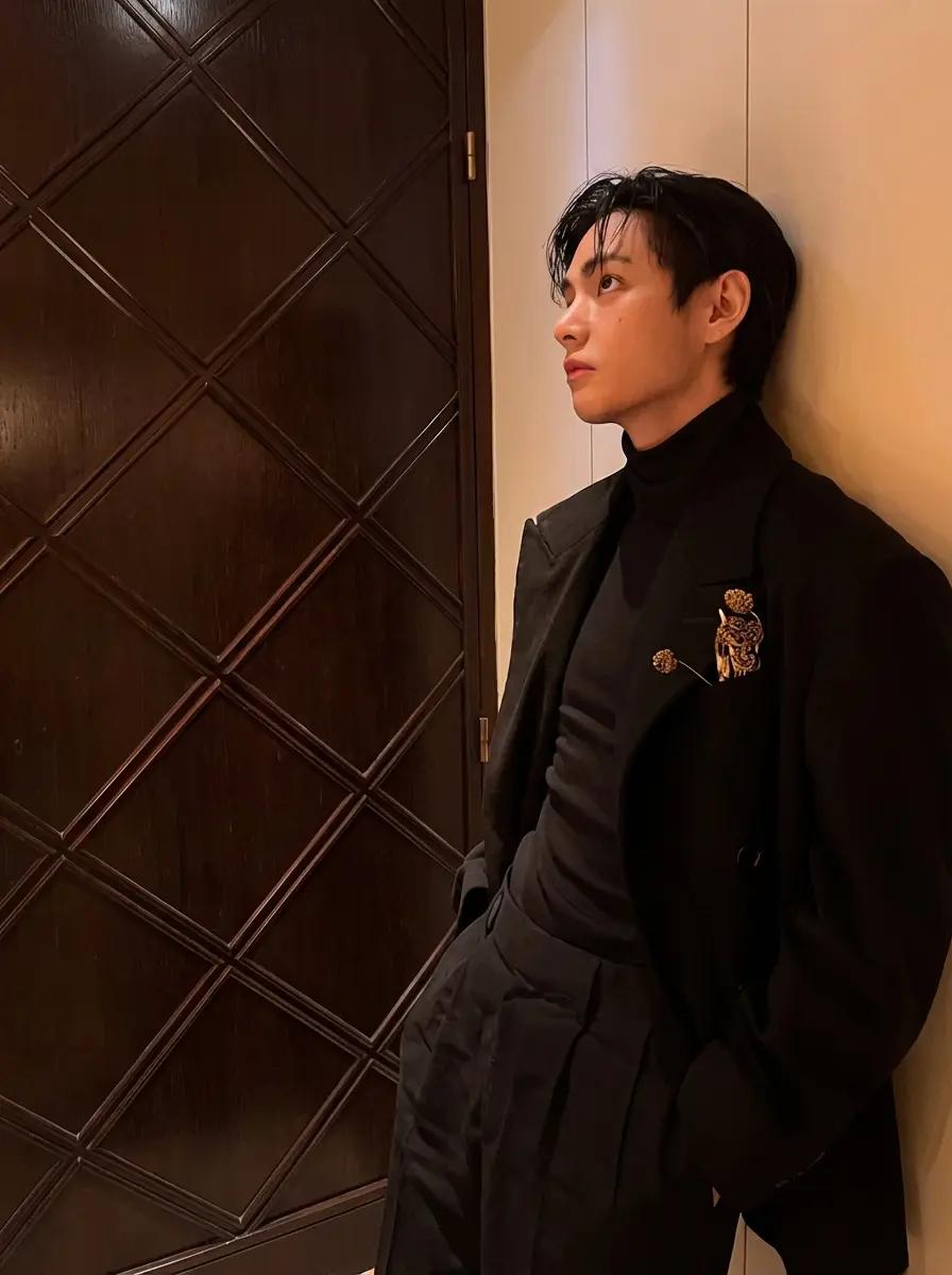 Kim Taehyung thumbnail