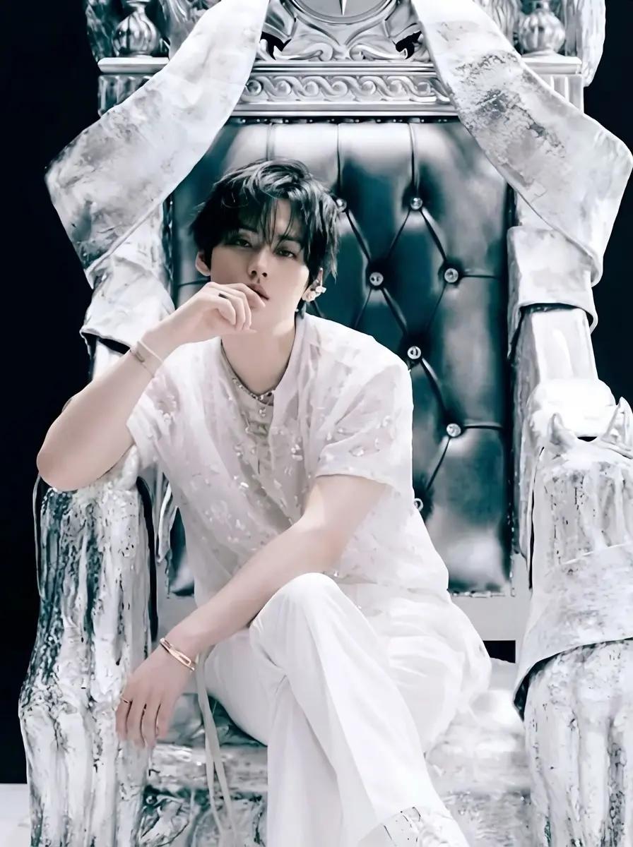 Lee Know thumbnail