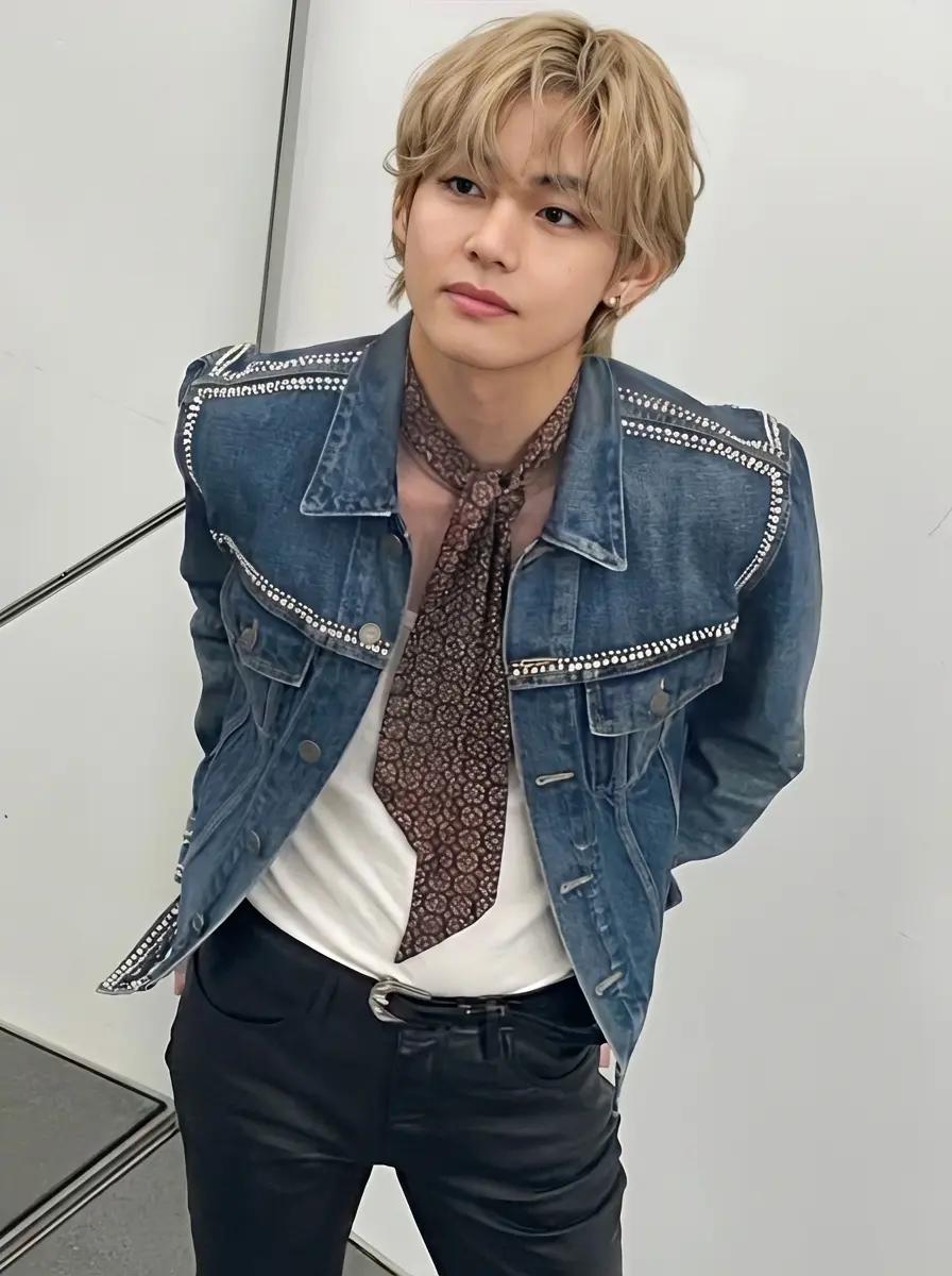 Kim Taehyung thumbnail