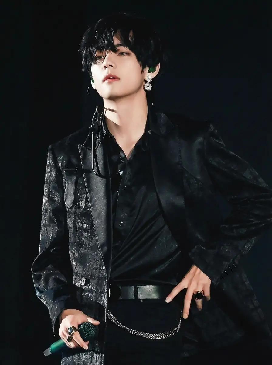 Kim Taehyung  thumbnail