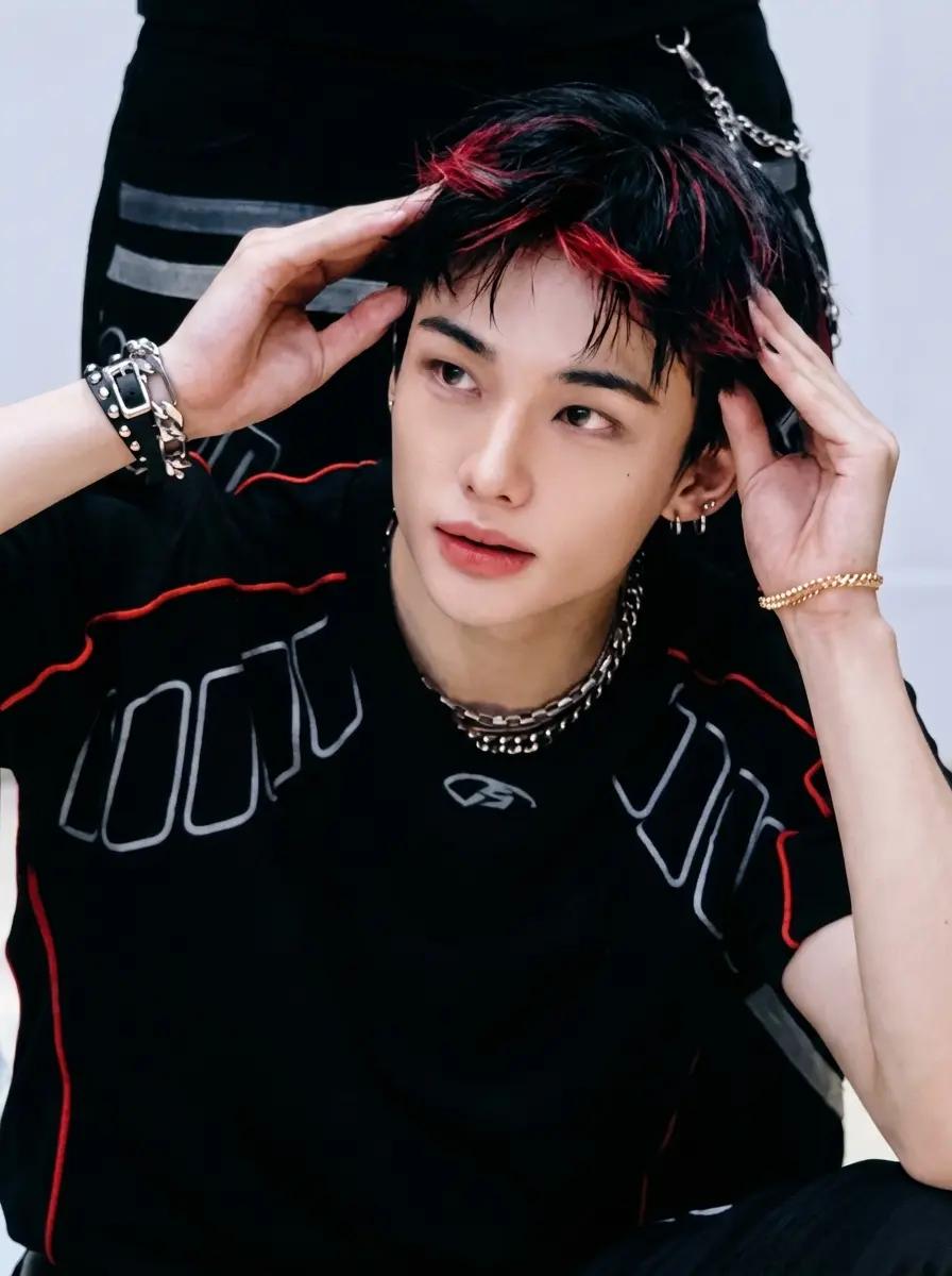 Hwang hyunjin thumbnail