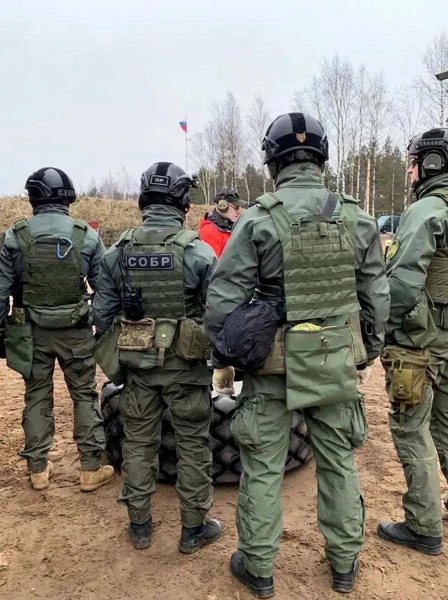 Four military personnel thumbnail