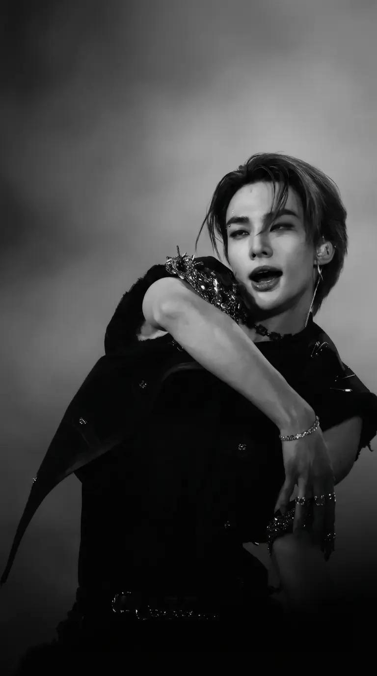 Hwang Hyunjin  thumbnail